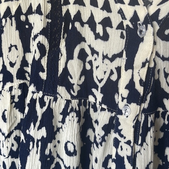 Anthropologie Navy and White Ikat Print Top - Picture 6 of 7
